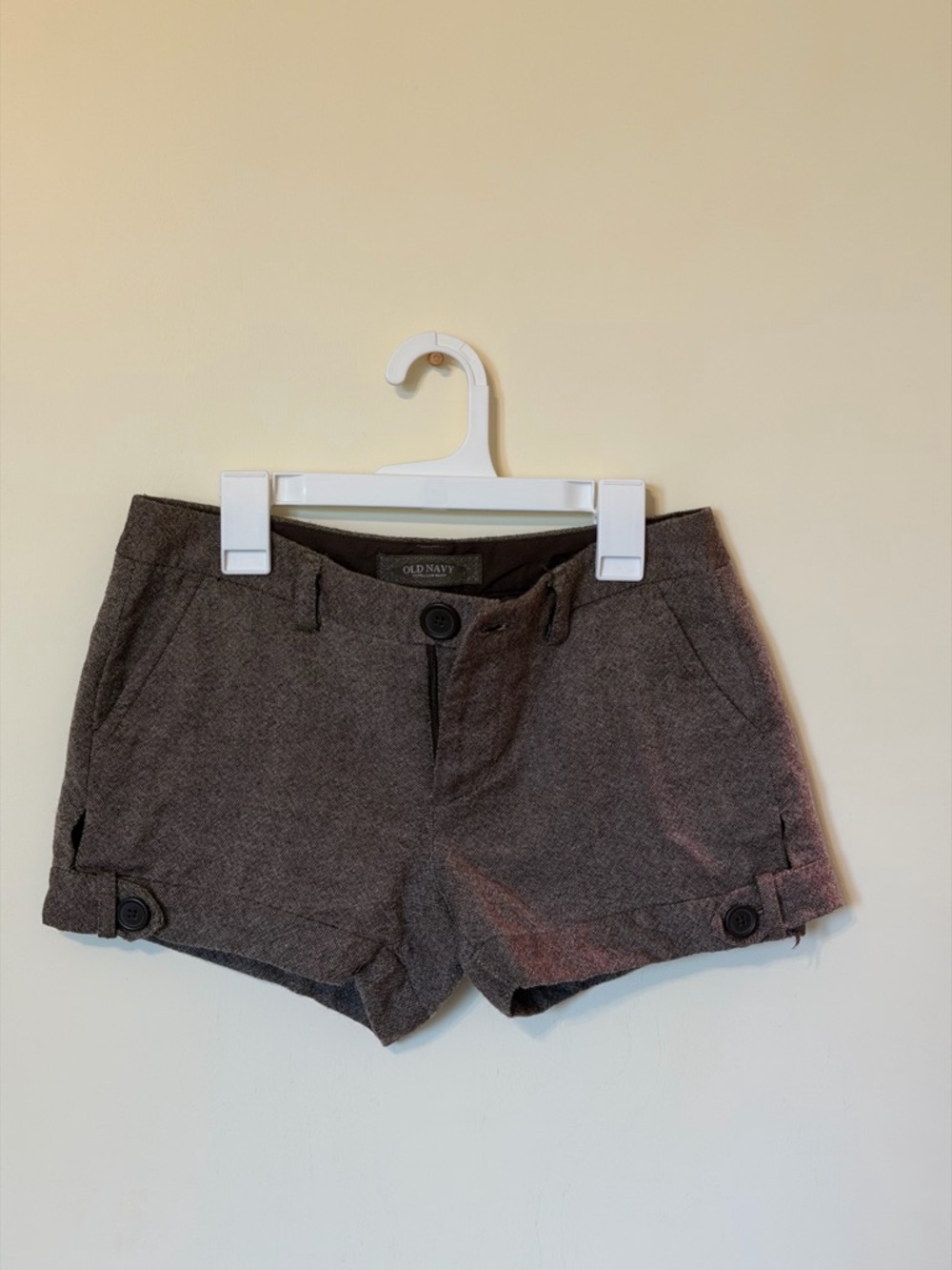 Vintage Old Navy Women's Brown Low-Waist Cuffed Shorts
